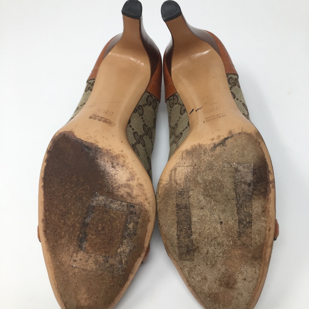 Classic Gucci Beige Brown Monogram Canvas Pointed-Heel Pumps with Gold Buckle. - Picture 3 of 5